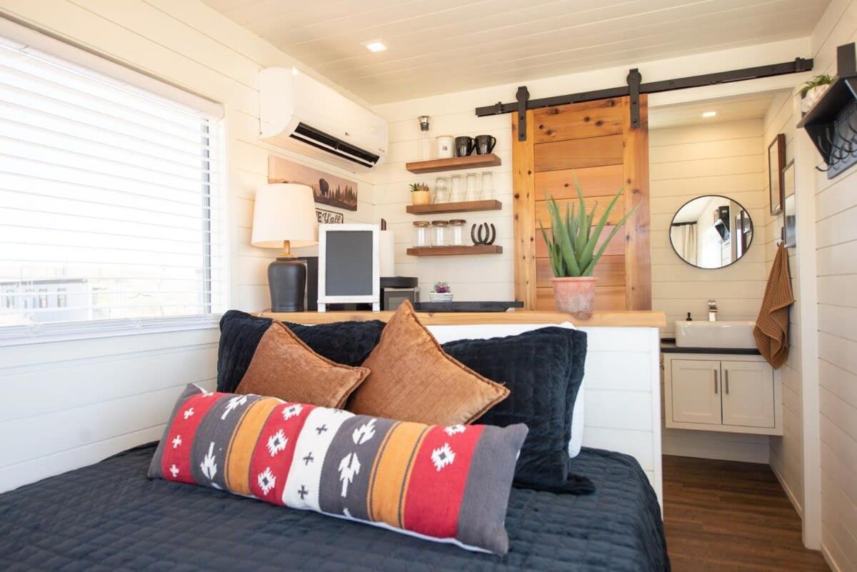 New The Buffalo-Shipping Container In Alpine Exterior photo